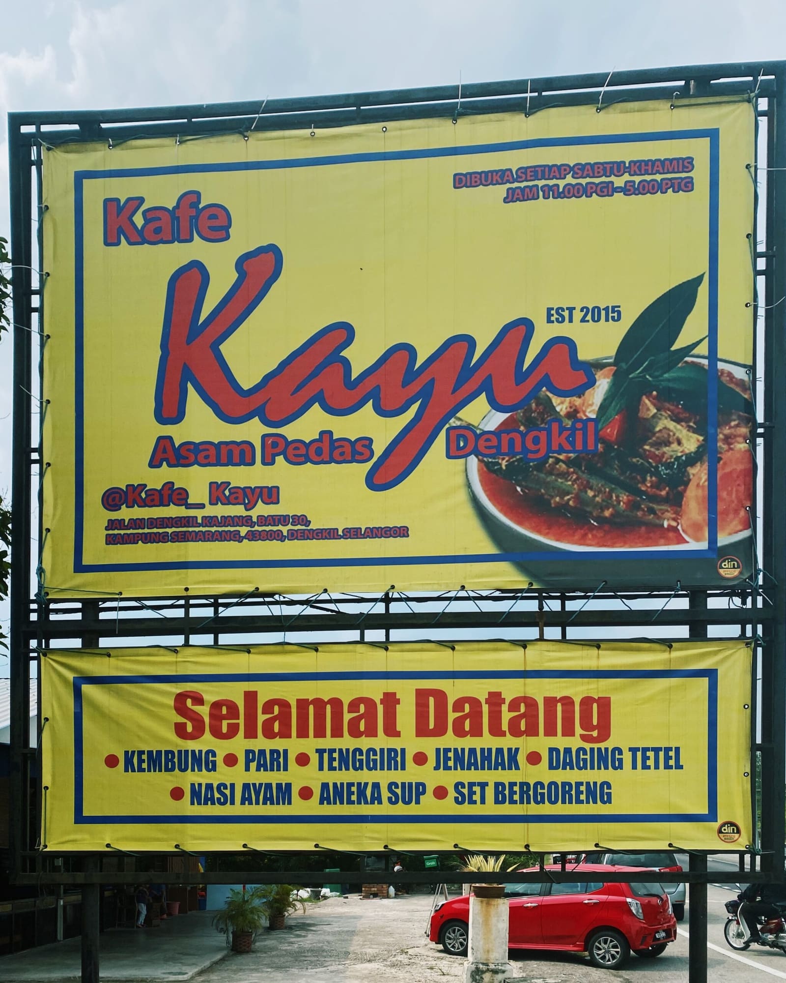 Papan tanda Kafe Kayu Asam Pedas Dengkil