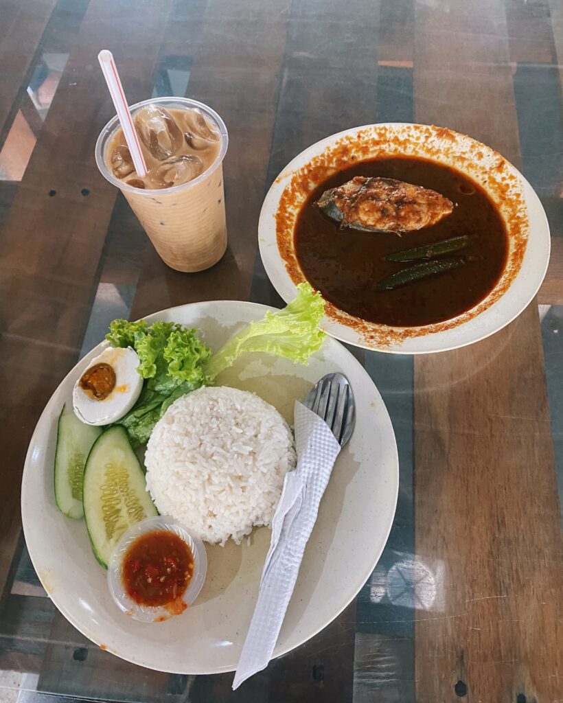 Kafe Kayu Asam Pedas Dengkil Ikan Tenggiri